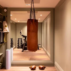 Otel Padam, Paris