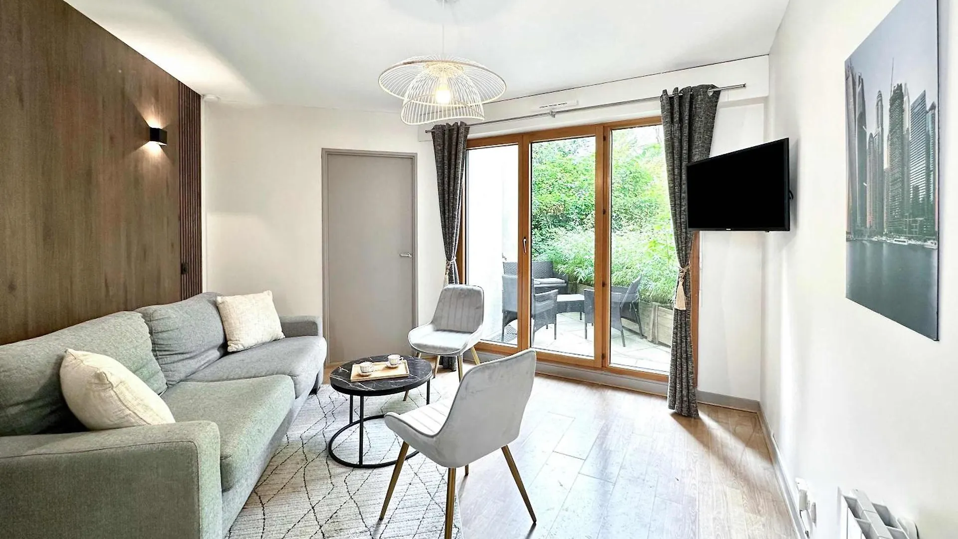 Studio With Terrace In Porte De Versailles Париж